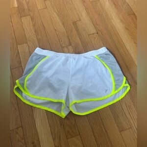 Women’s Old Navy White Active Shorts Size Medium